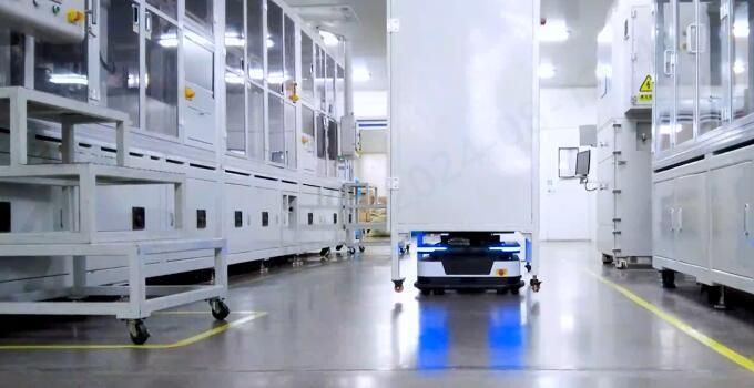 Robot cấp nguyên liệu và dỡ hàng cho máy phủ lớp