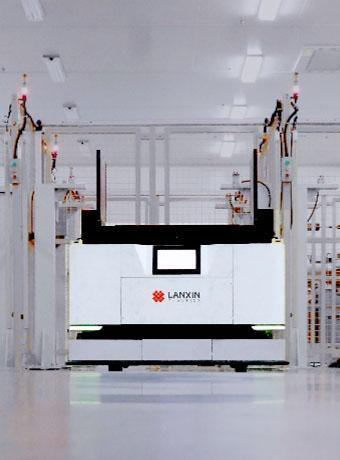 Robot cấp nguyên liệu và dỡ hàng cho máy phủ lớp